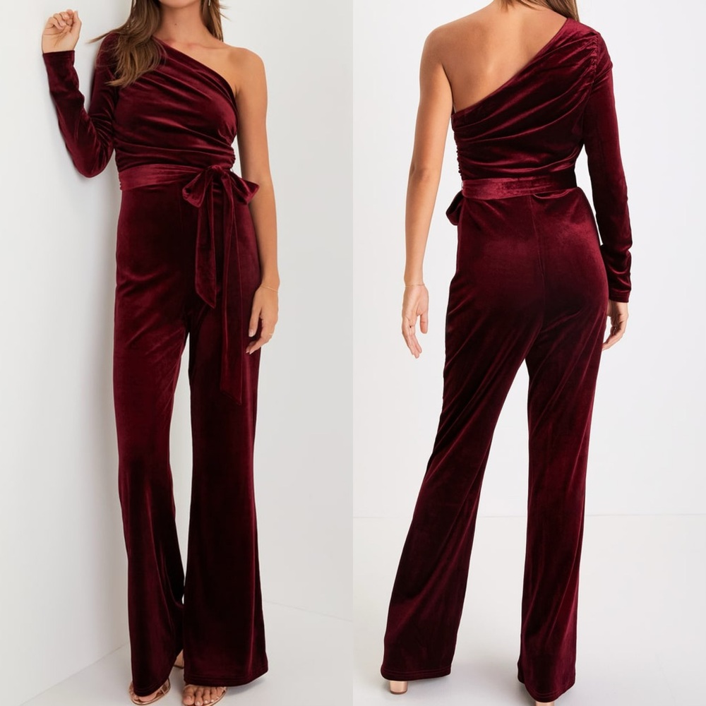 Lulu's One-Shoulder Velvet Jumpsuit in Burgundy
